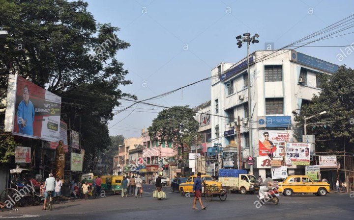bagbazar-street-and-bt-road-junction-in-kolkata-india-rgcfc7.jpg